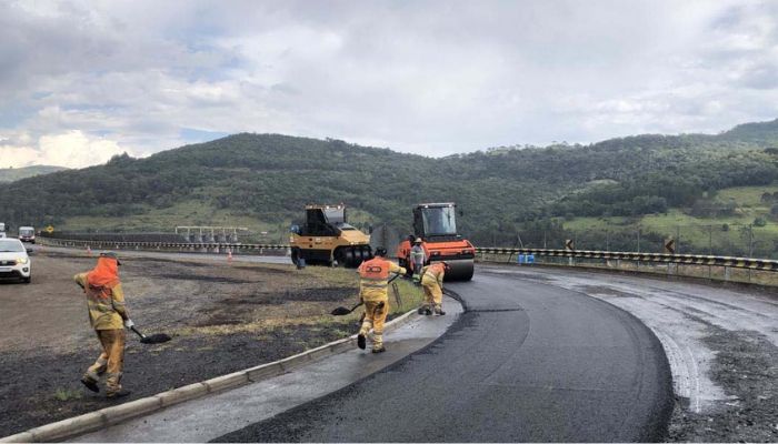  Rodovia de Pinhão recebe serviços de conservação do pavimento do DER/PR 